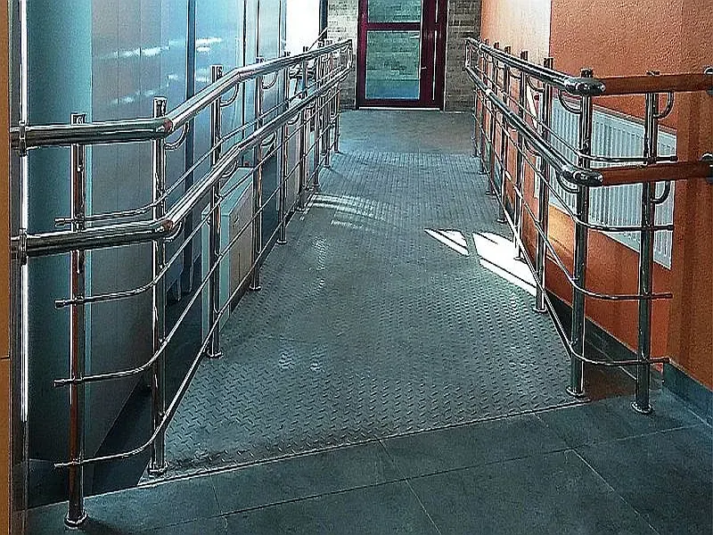 Перила з нержавіючої сталі для пандусів, Перила из нержавеющей стали для пандусов