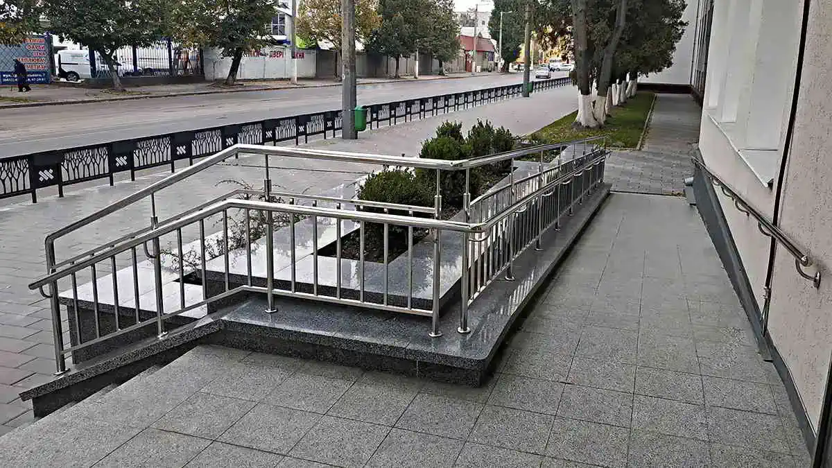 Перила на пандус. Перила з нержавійки. Перила из нержавейки, Изготовление перил