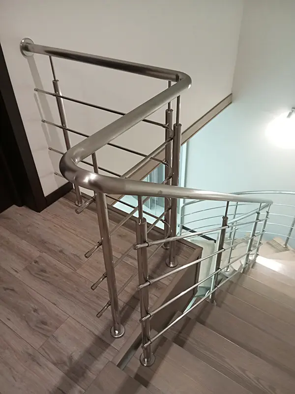 Перила гвинтові. Гвинтові сходи, Перила. Перила з нержавійки. Перила на сходи
