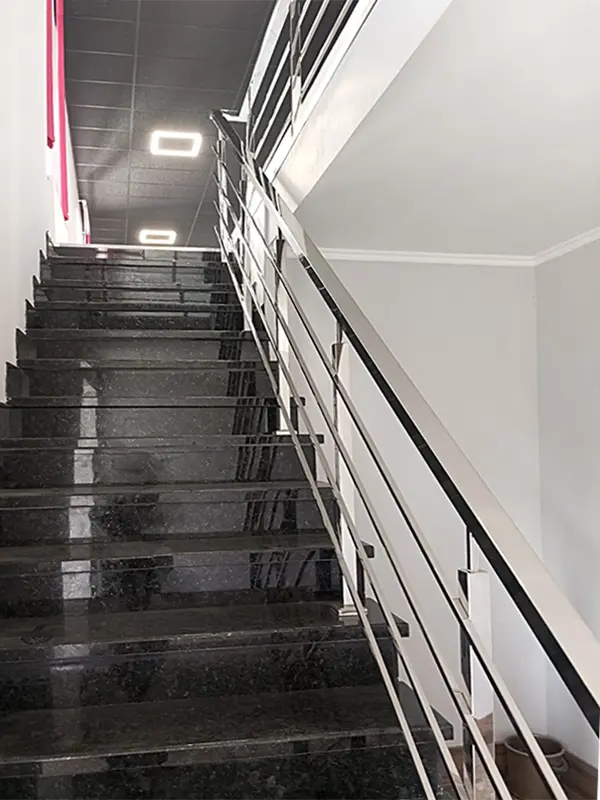 Перила з нержавійки, перила на сходові марші