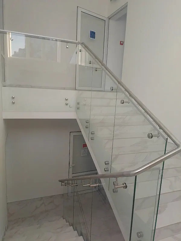 Перила нержавійка скло, перила на сходи